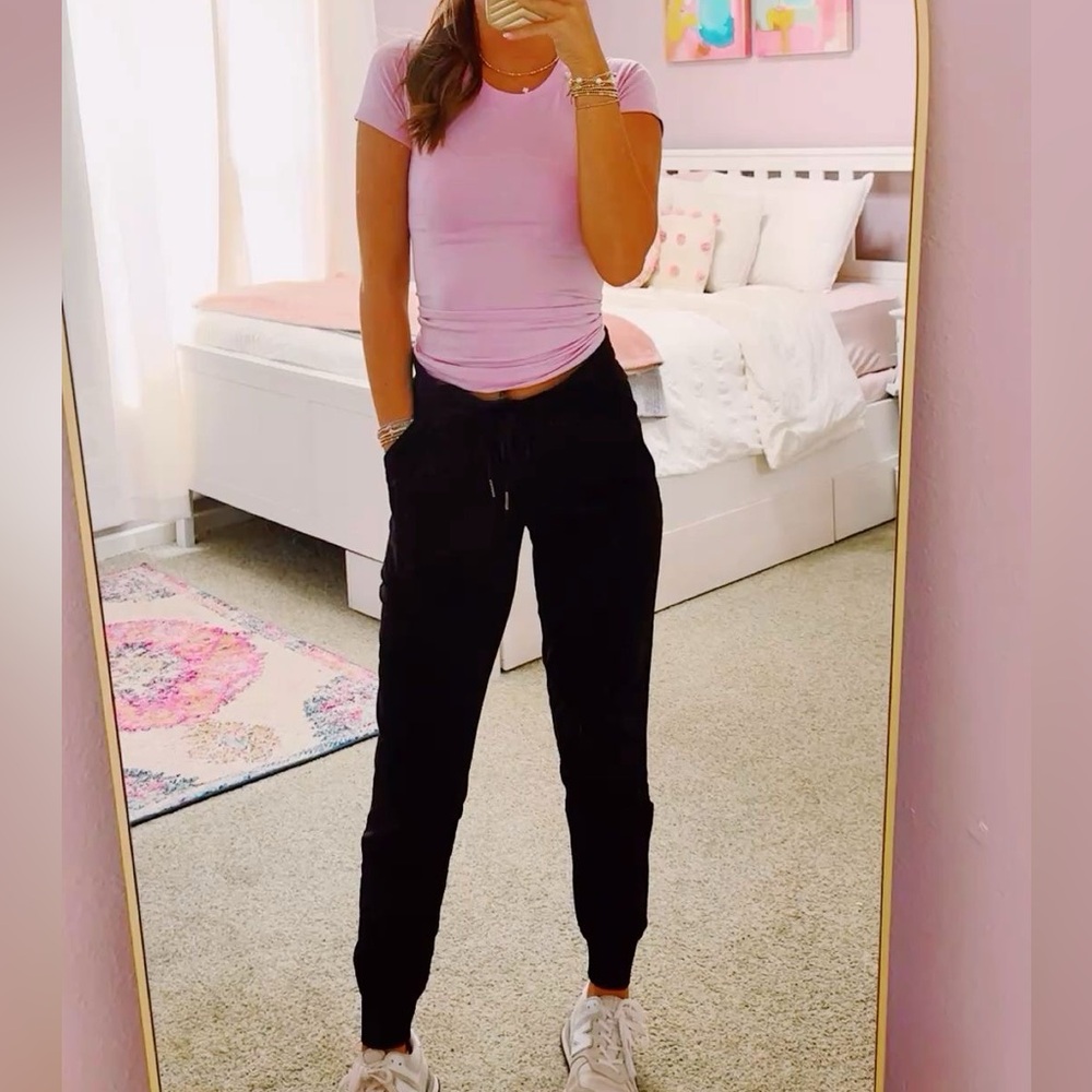 Lululemon On the Fly pants-black